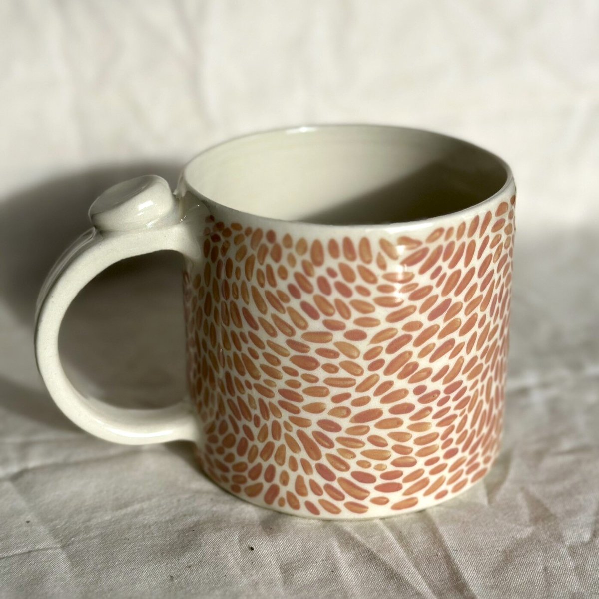 16oz peach mug with thumb rest